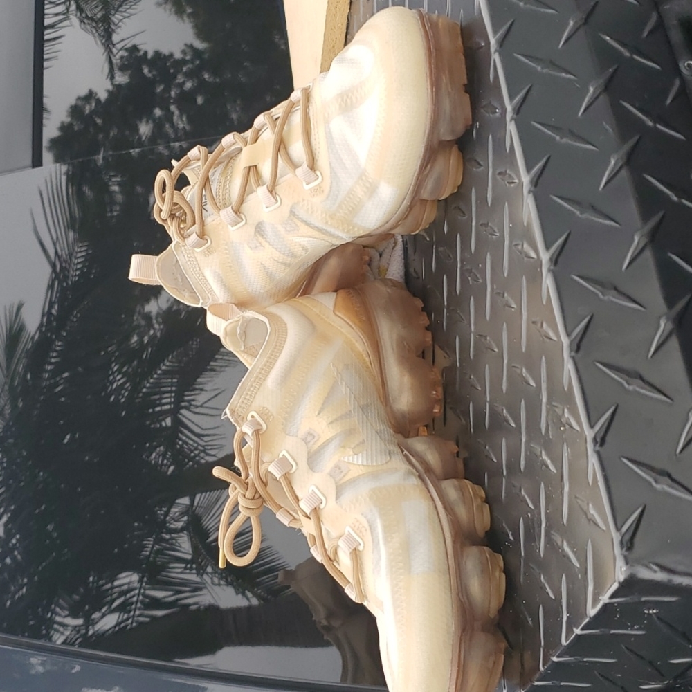 Nike 2019 womans Air vapormax Impossible air size9